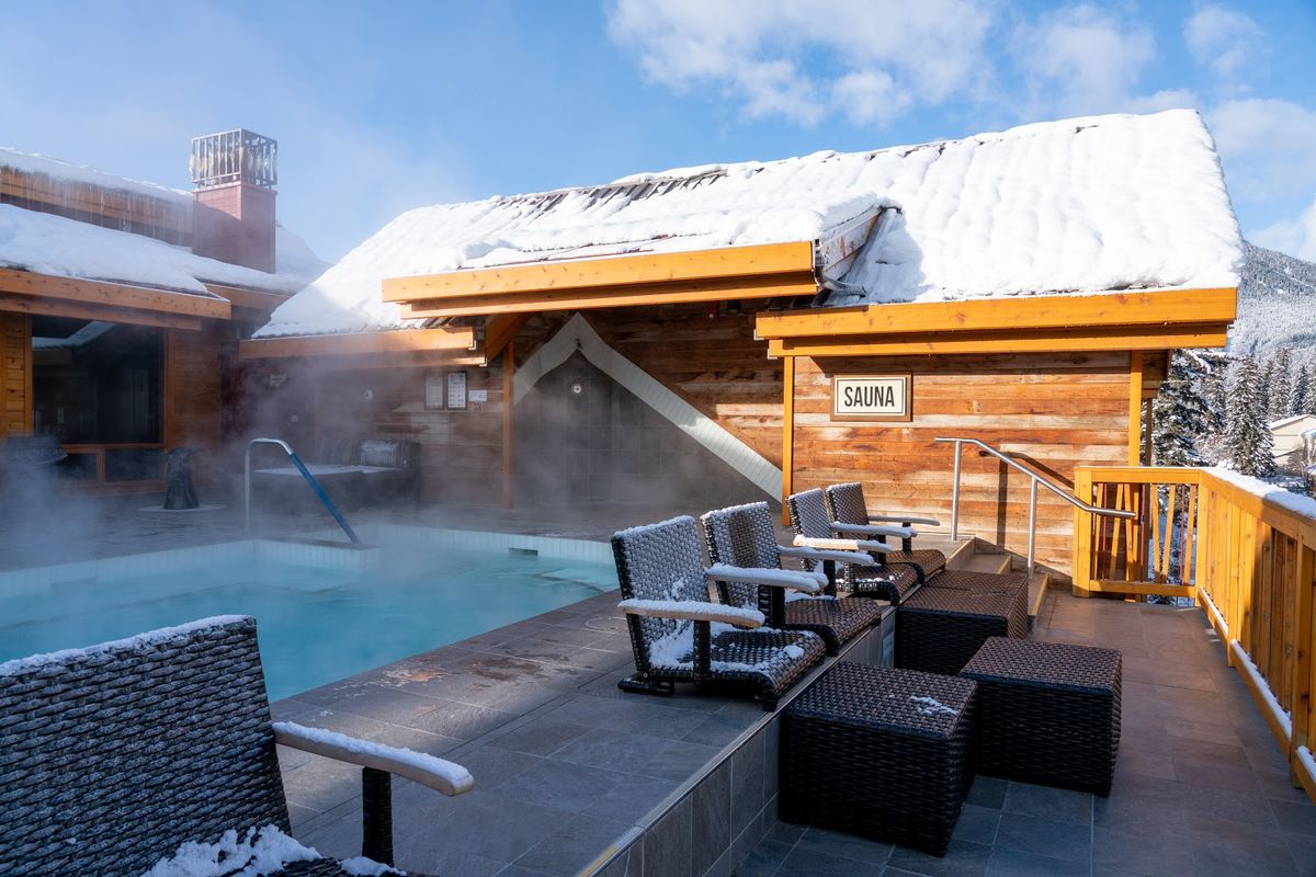 Moose Hotel &amp; Suites — Banff