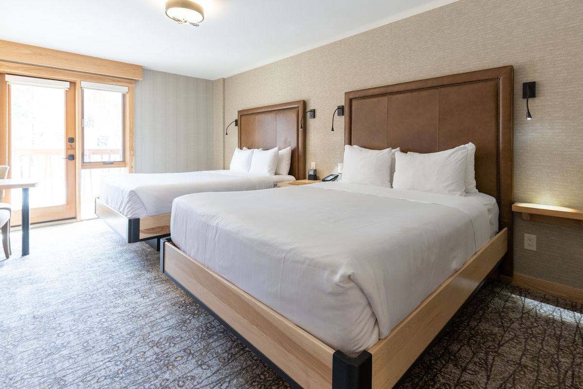 Moose Hotel & Suites — Banff — additional view 2