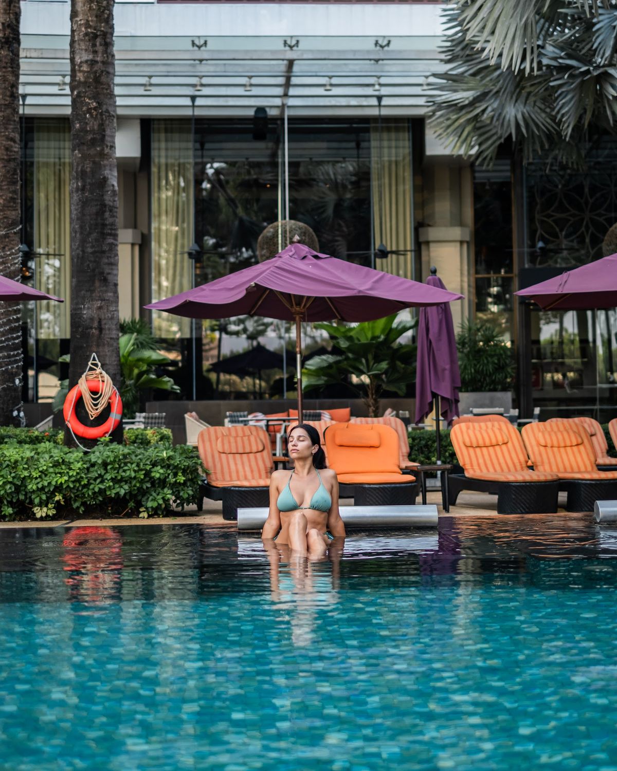 Shangri-La Bangkok — twin tower riverside luxury hotel on the Chao Phraya River with BTS access