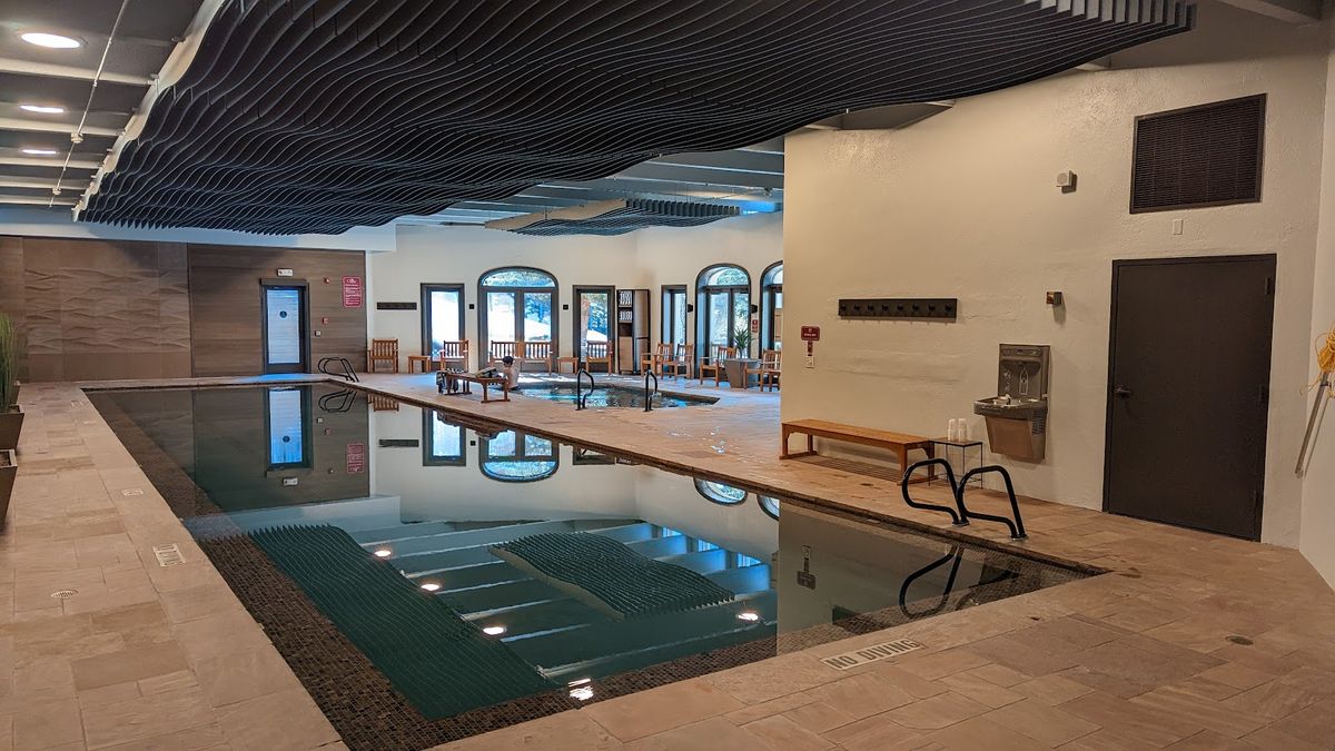 Beaver Creek Lodge — all-suite boutique hotel in pedestrian Beaver Creek Village Colorado