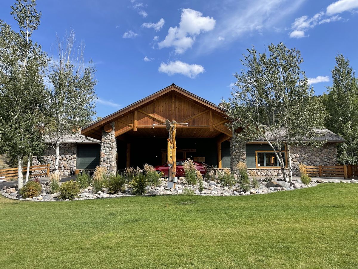 Rainbow Ranch Lodge — Big Sky
