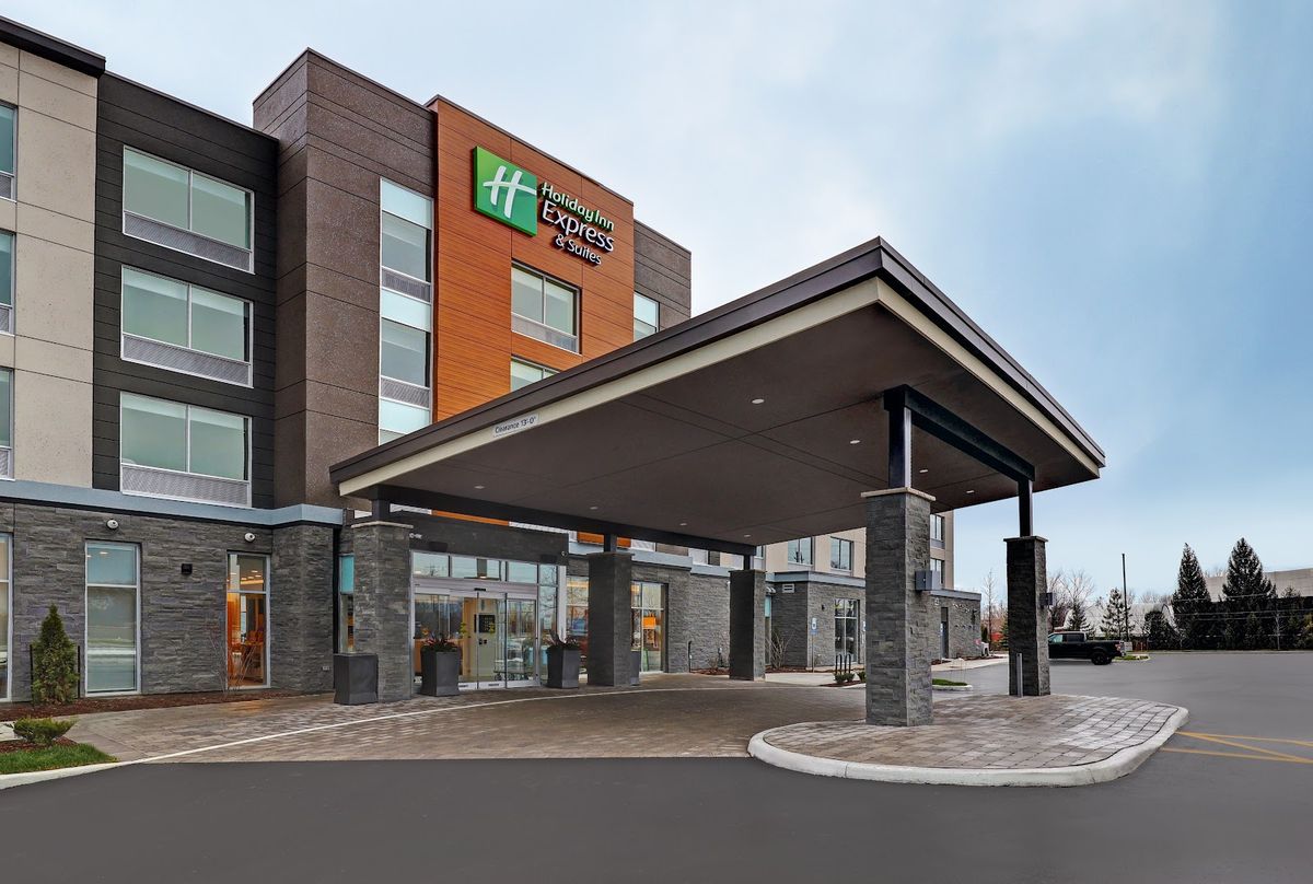 Holiday Inn Express Collingwood — Blue Mountain