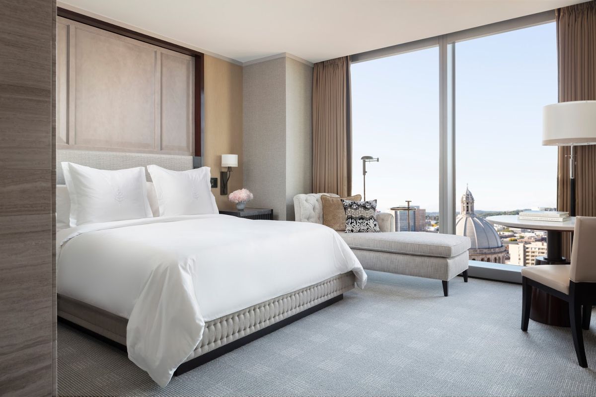 Four Seasons Hotel One Dalton Street — interior
