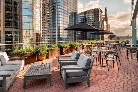Sheraton Suites Calgary Eau Claire — Calgary