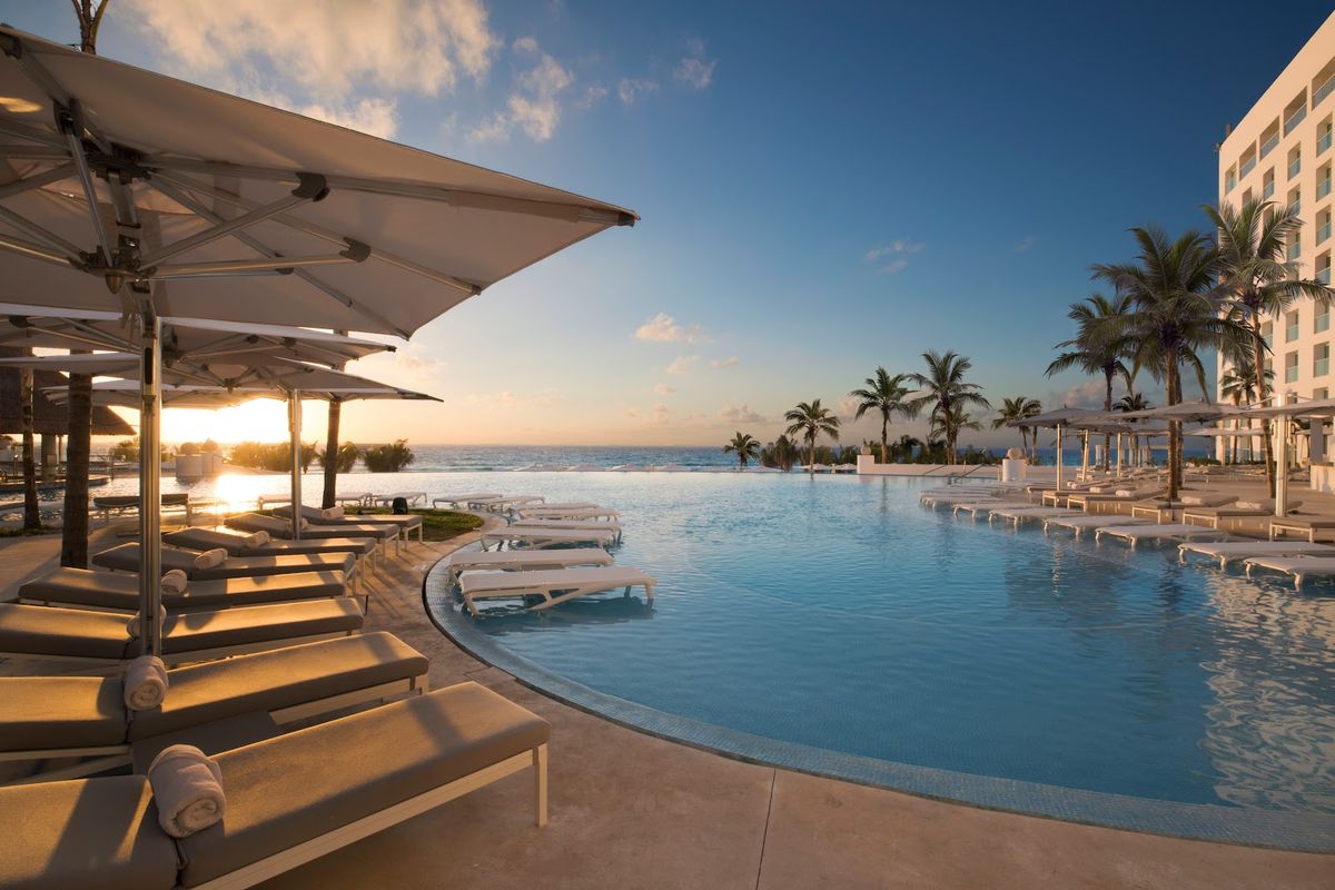 Le Blanc Spa Resort Cancún Mexico — 260 oceanfront rooms adults-only all-inclusive