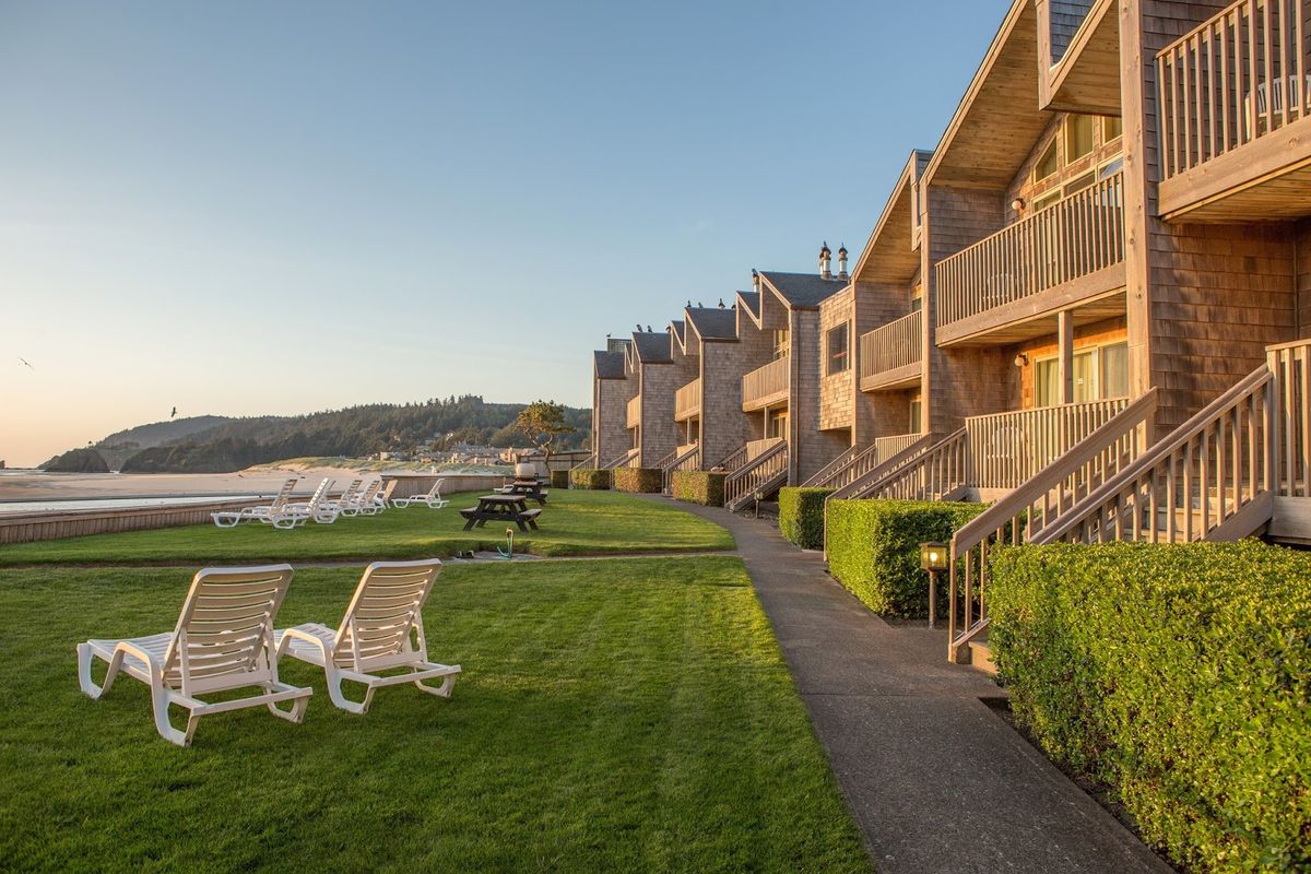 Schooner's Cove Inn — Cannon Beach