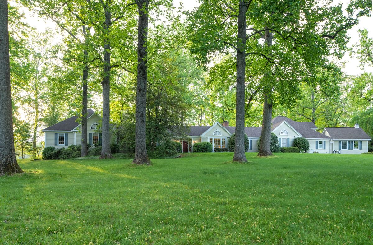 Foxfield Inn — Charlottesville