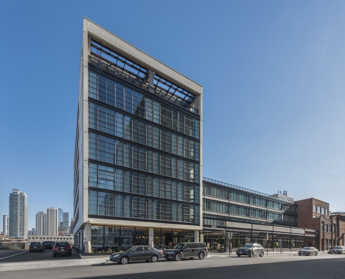 Chicago skyline — luxury hotel destination
