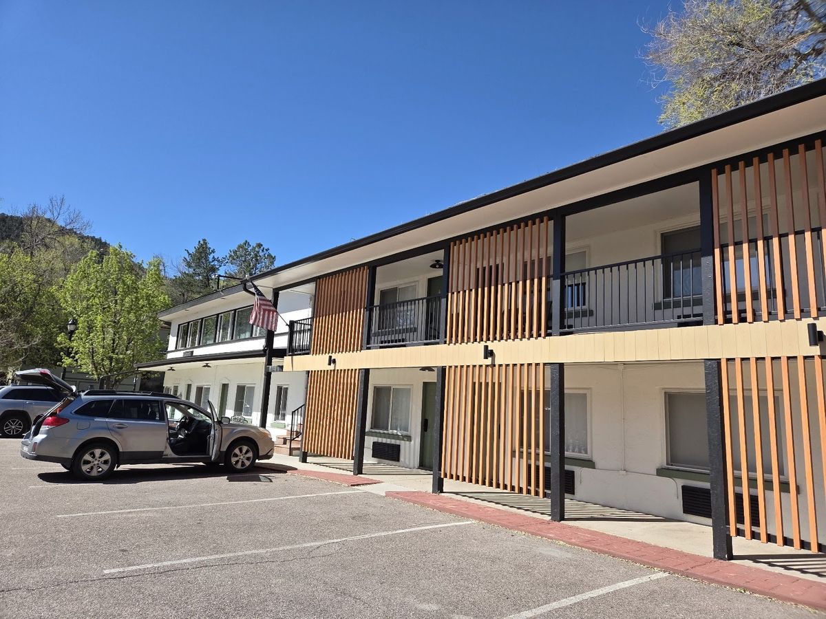 Pikes Peak Lodge — Colorado Springs