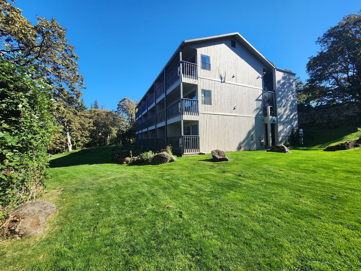 Westcliff Lodge — Hood River