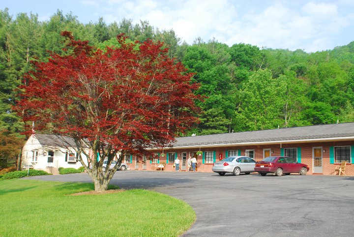 The Roseloe Motel — Hot Springs Va