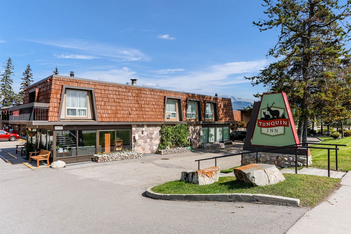 Astoria Hotel Jasper — historic family-run hotel on Connaught Drive in downtown Jasper