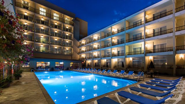 Coast Capri Hotel — Kelowna