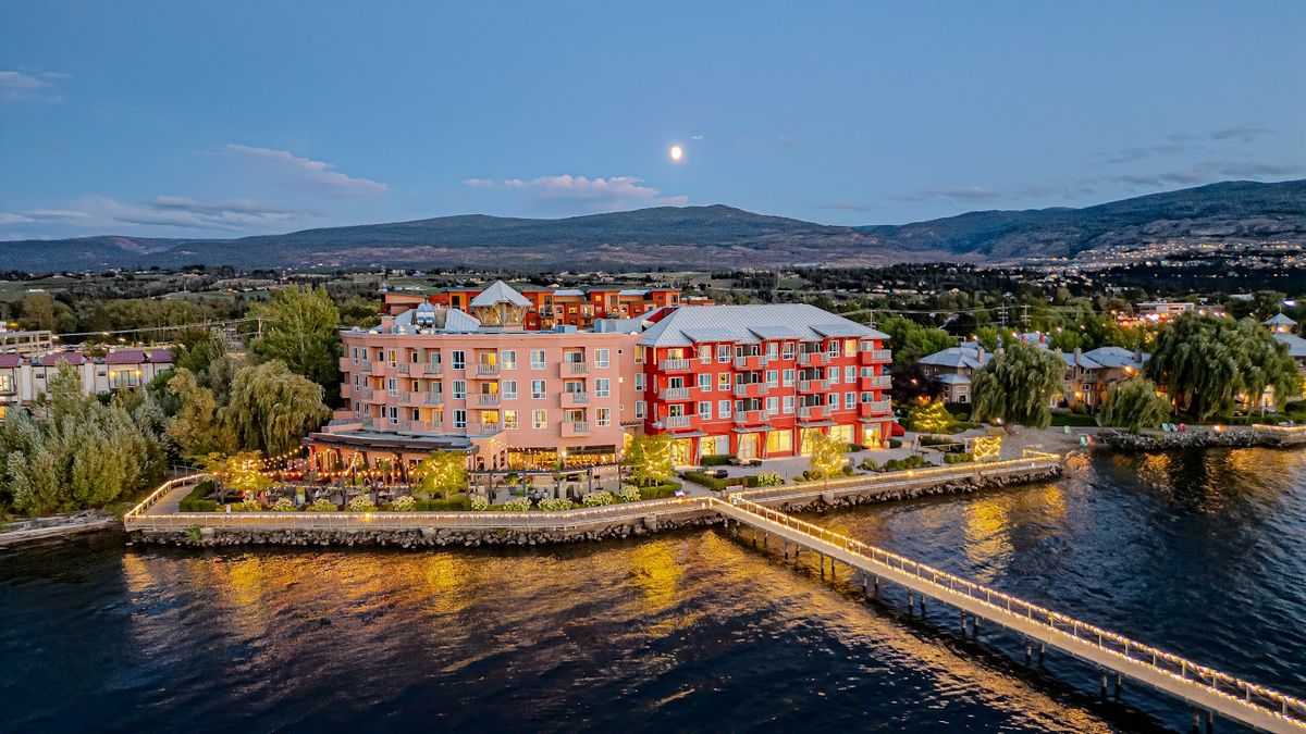 Manteo Resort Waterfront Hotel & Villas — Kelowna