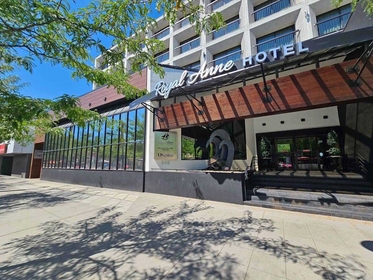 The Royal Anne Hotel — Kelowna