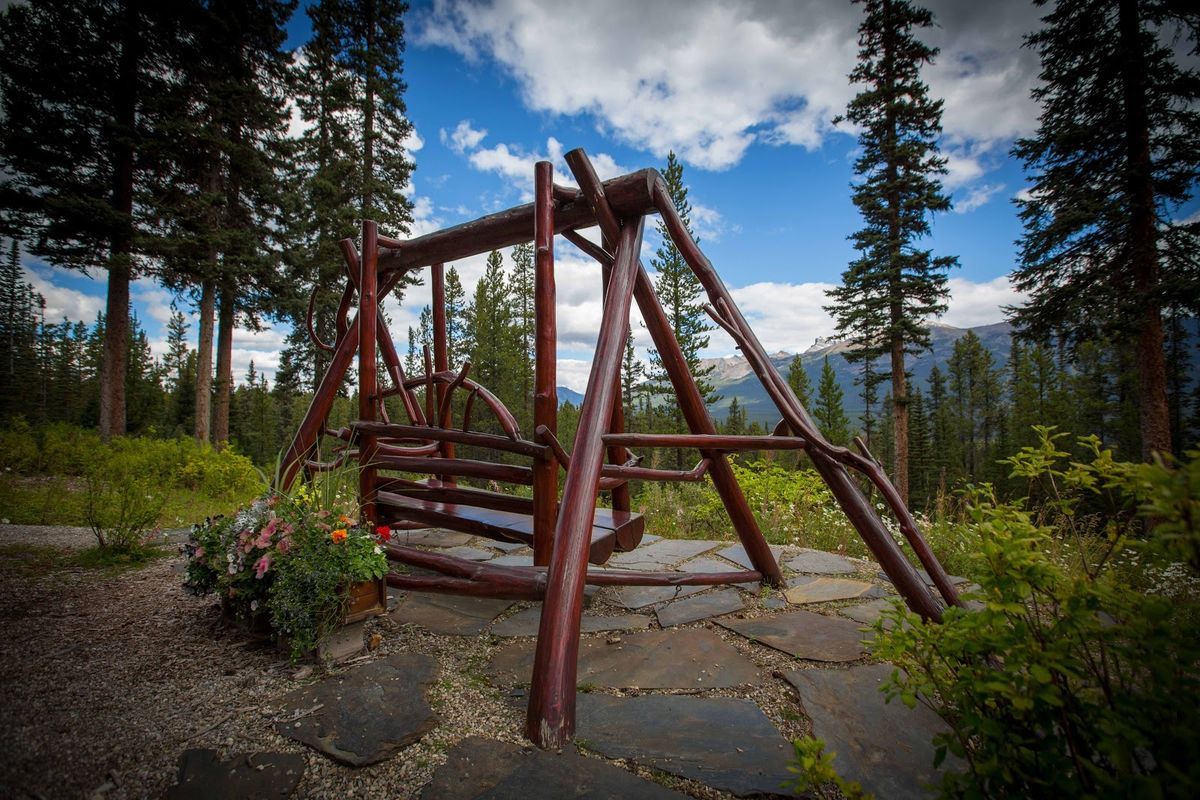 Deer Lodge — Lake Louise