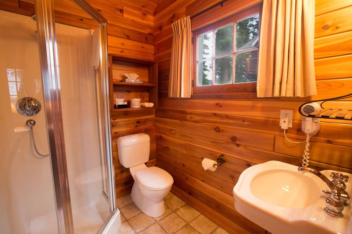 Deer Lodge — Lake Louise — additional view 3