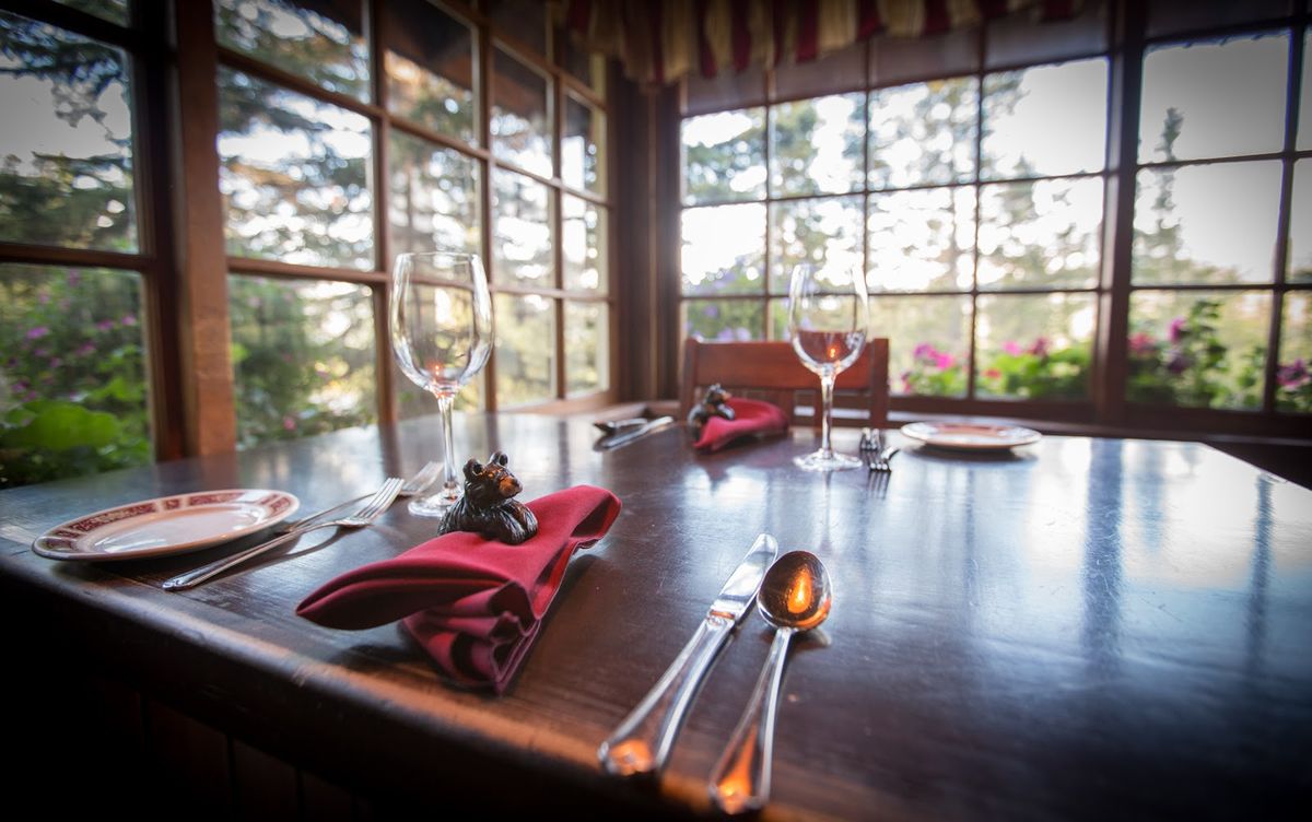 Storm Mountain Lodge — Banff National Park — additional view 4