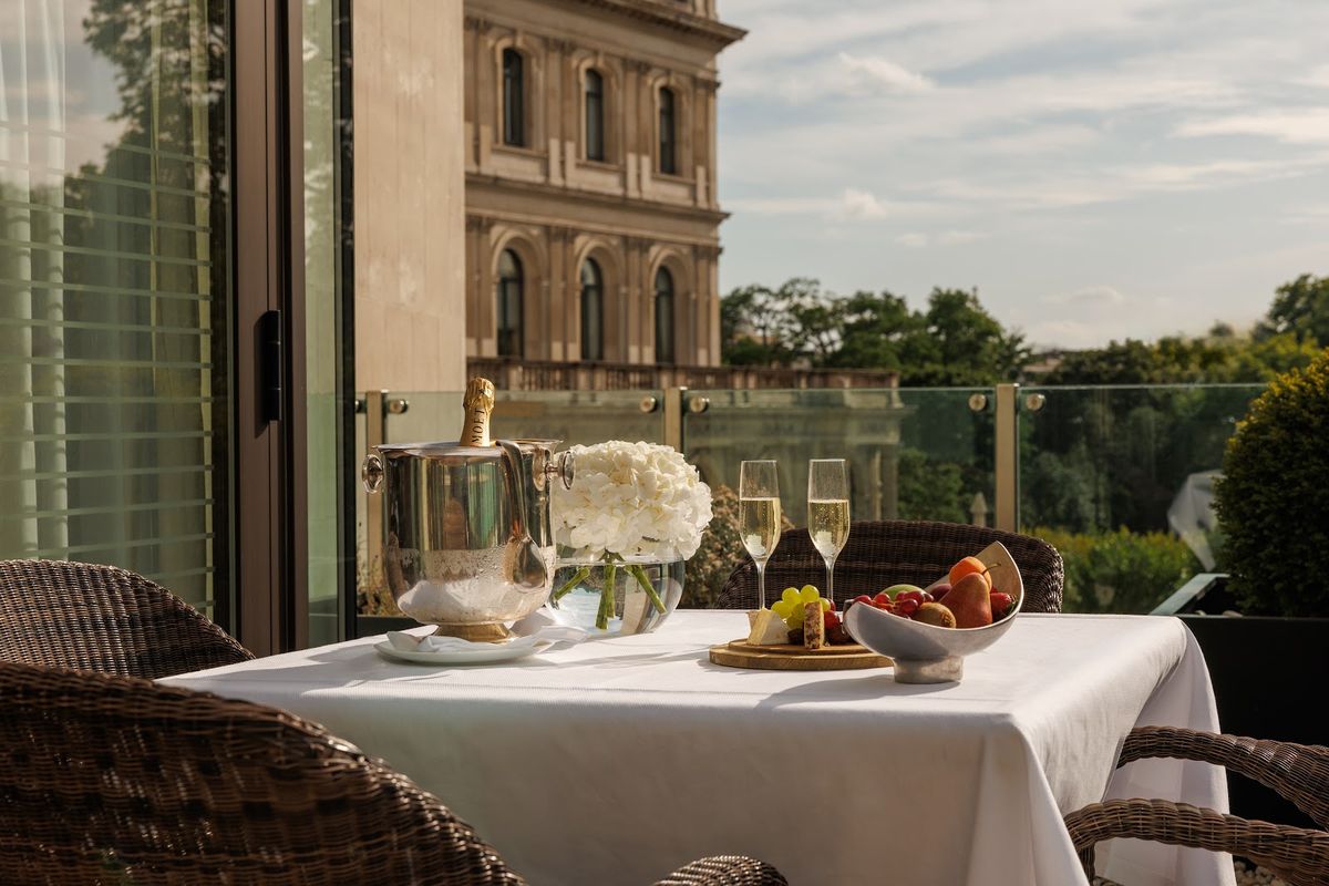Four Seasons Hotel London at Park Lane — London