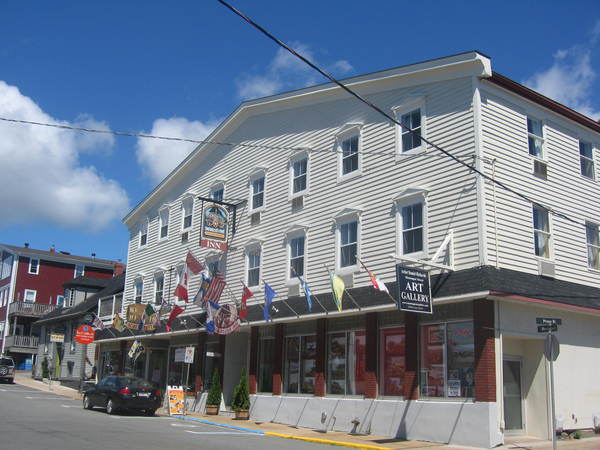 Smuggler's Cove Inn — Lunenburg
