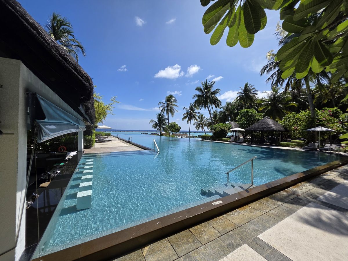 Four Seasons Resort Maldives at Landaa Giraavaru — Baa Atoll — additional view 3