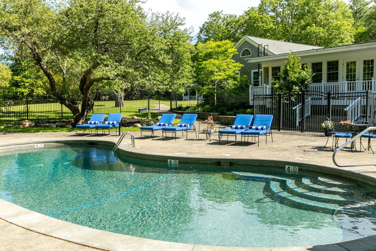 Lambert's Cove Inn & Resort — Marthas Vineyard