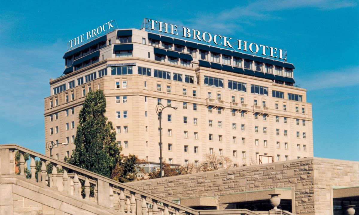 Crowne Plaza Niagara Falls/Fallsview — Niagara Falls