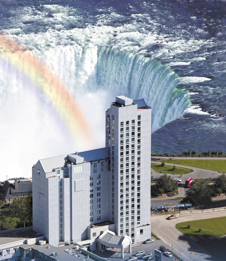 The Oakes Hotel Overlooking the Falls — Niagara Falls