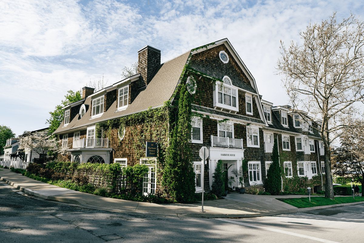 Harbour House Hotel — Niagara On The Lake