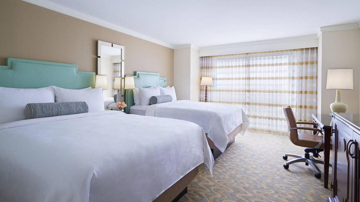 JW Marriott Orlando, Grande Lakes — four-star resort with lazy river pool