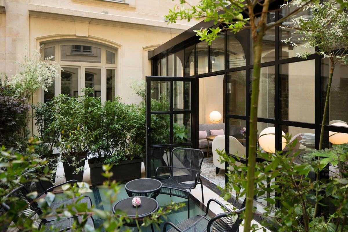 Le Narcisse Blanc Hôtel & Spa — 37 rooms in a Haussmann