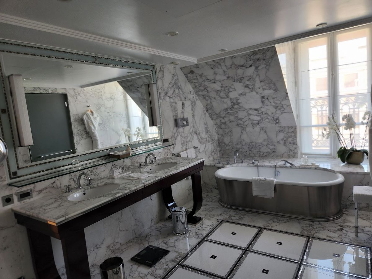 Hôtel Plaza Athénée — Paris — additional view 3