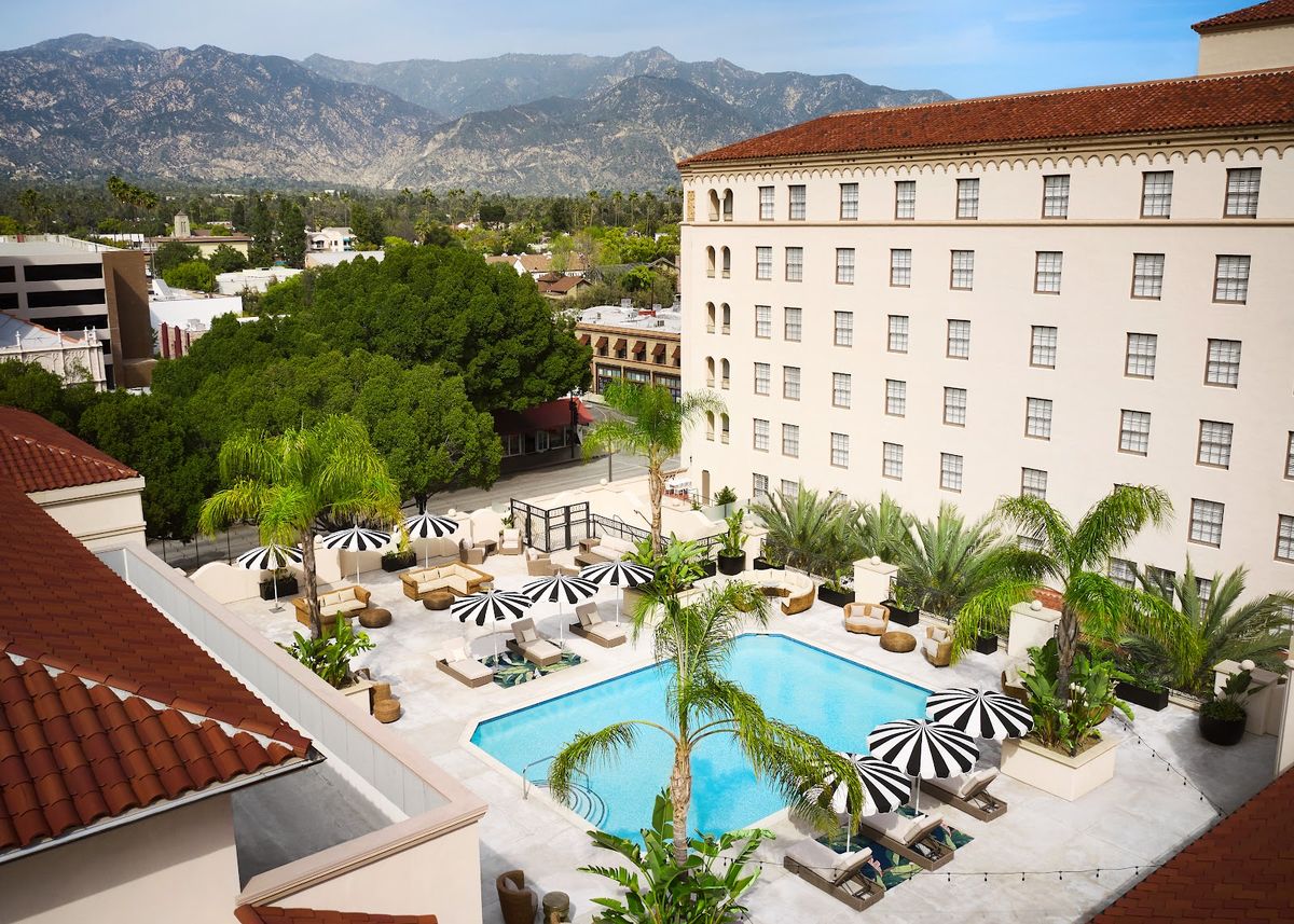 Pasadena Hotel &amp; Pool — Pasadena