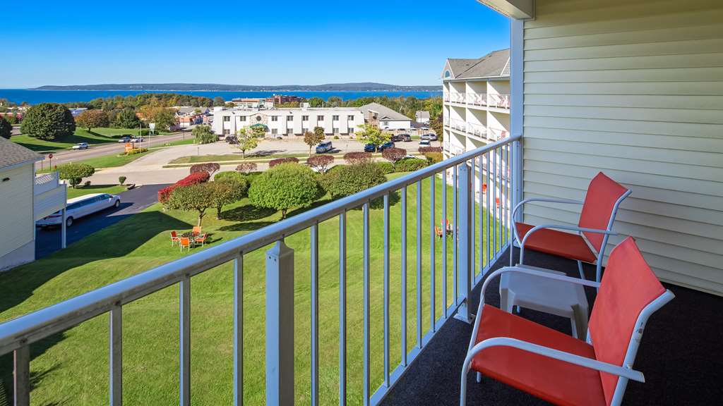 Apple Tree Inn — Petoskey