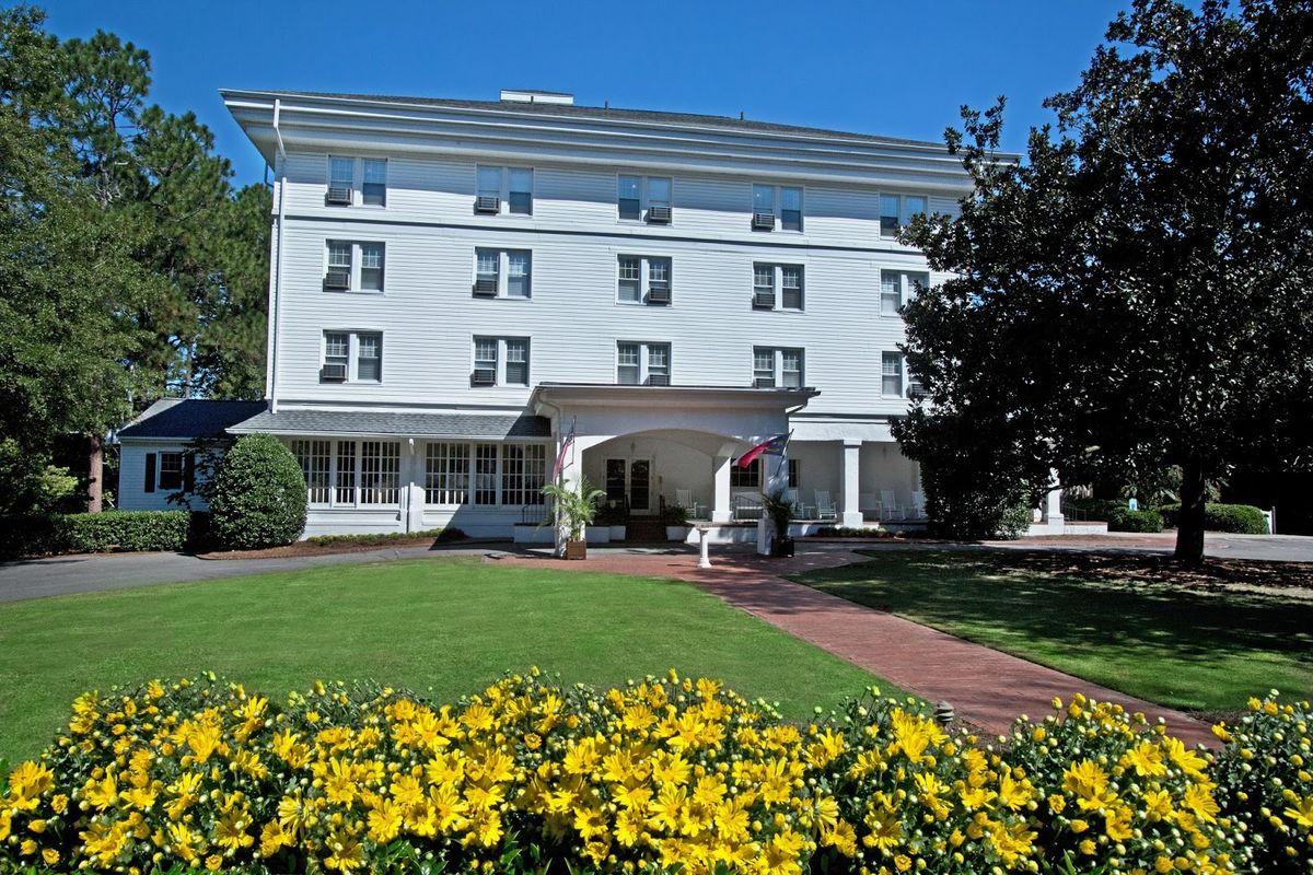 The Cottages at No. 8 — luxury private cottages on the eighth course at Pinehurst Resort