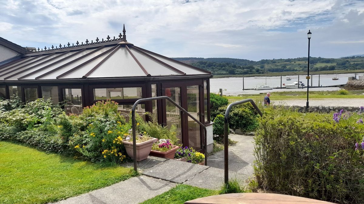 Mariners Restaurant & Inn — Prince Edward County