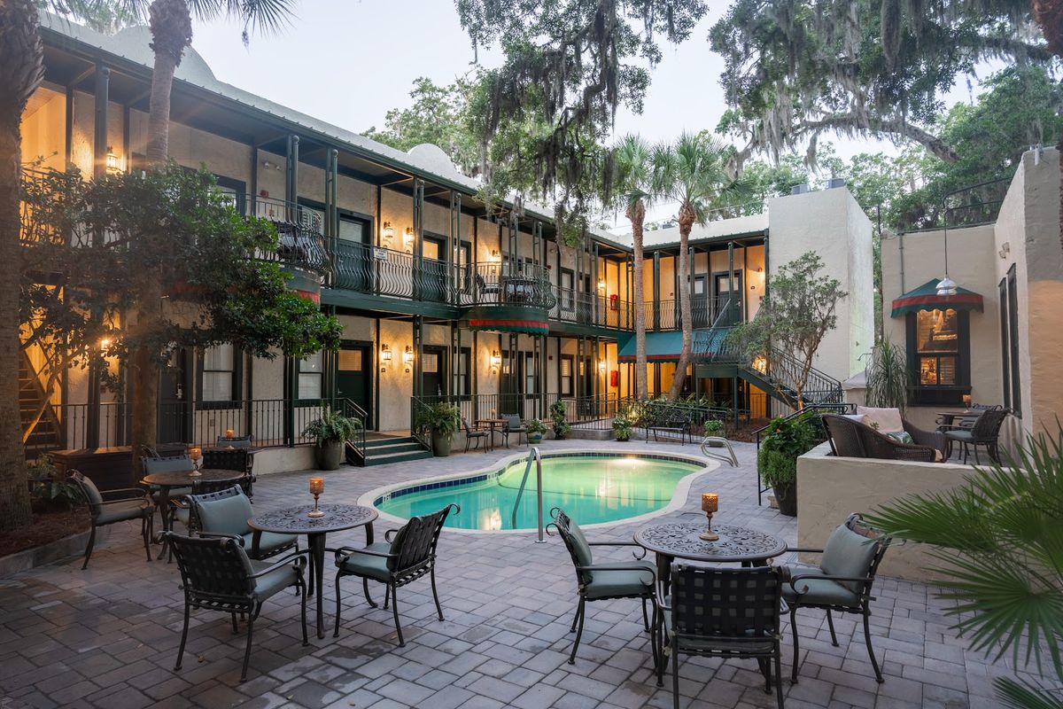 Village Inn & Pub — Saint Simons