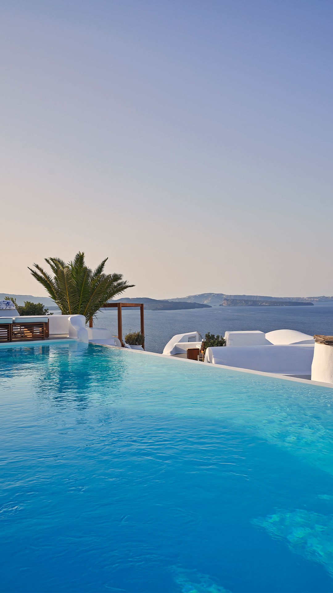 Santorini luxury hotels