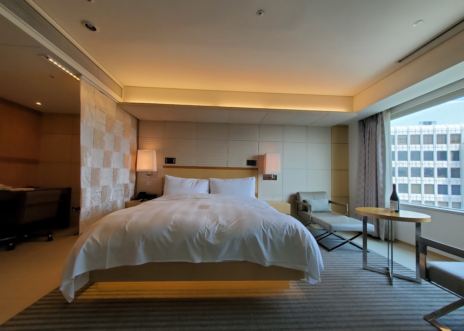 Lotte Hotel Seoul Myeongdong — 1,015-room Lotte Group flagship with direct underground link to Lotte Department Store
