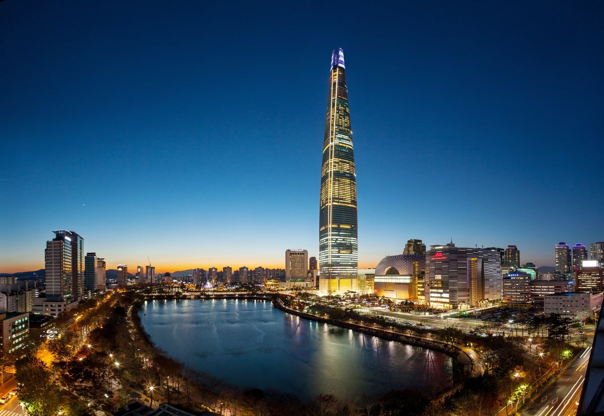 Signiel Seoul — 235 rooms five-star luxury hotel in upper floors of