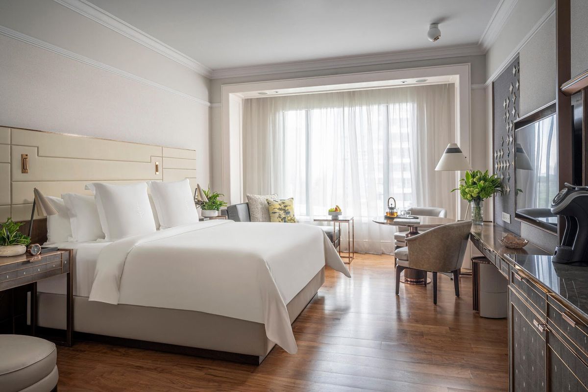 Four Seasons Hotel Singapore — interior