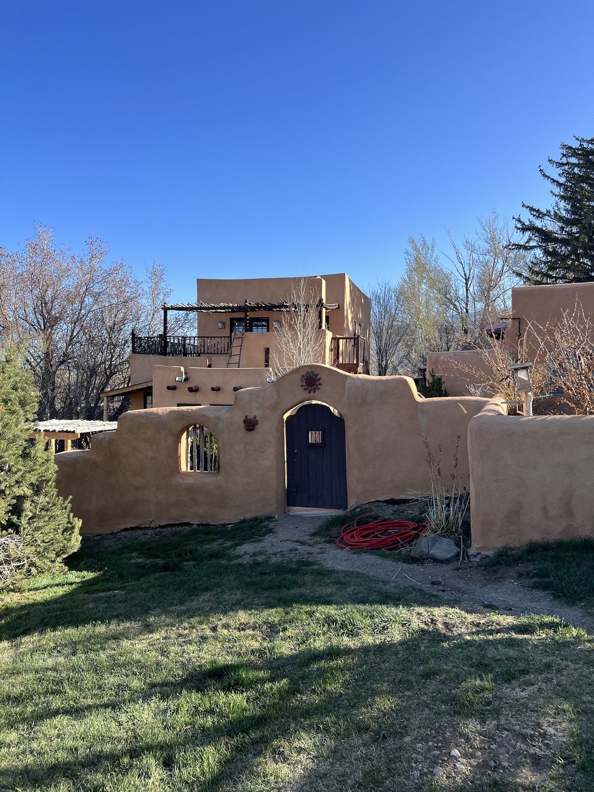 Old Taos Guesthouse B&amp;B — Taos