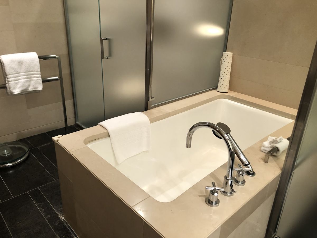 Four Seasons Hotel Tokyo at Marunouchi — Tokyo — additional view 3
