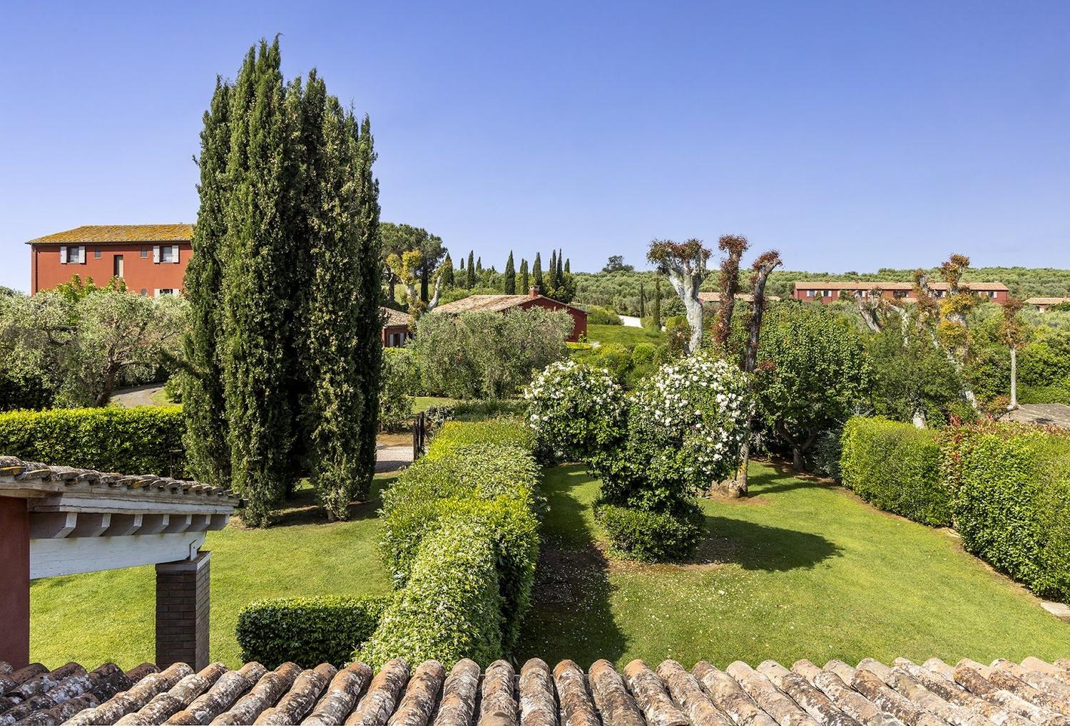 Locanda dell'Amorosa Sinalunga Val di Chiana 1300s borgo family-run since 1873