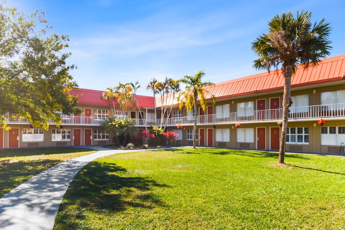 Vero Beach Inn at Beachland Plaza — Vero Beach