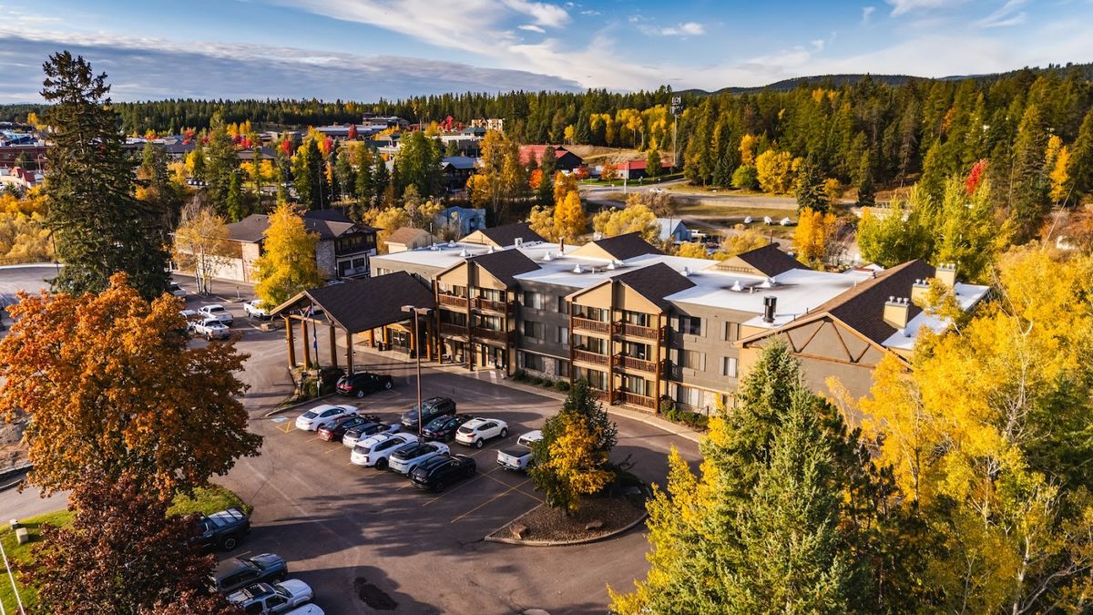 Pine Lodge on Whitefish River — Whitefish