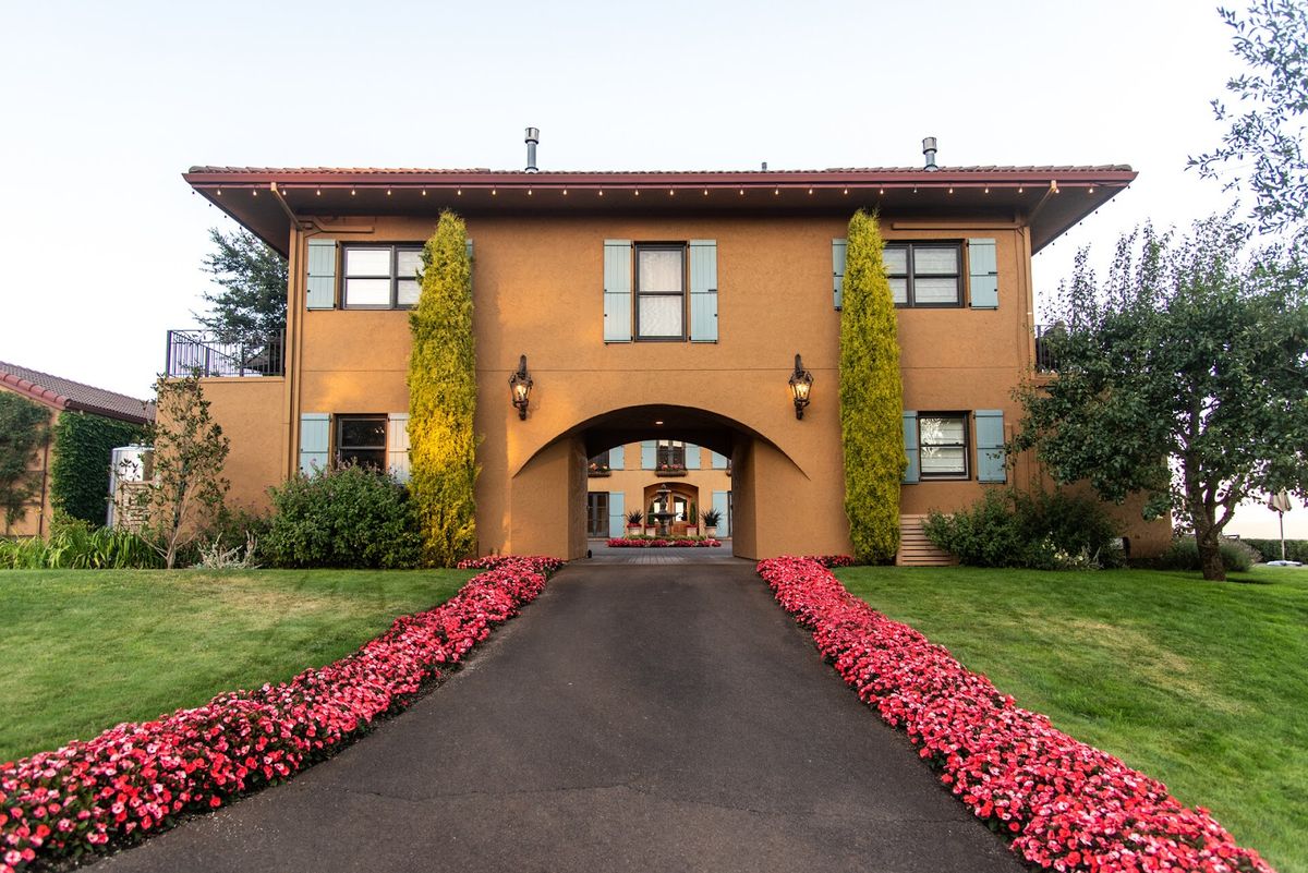 Black Walnut Inn &amp; Vineyard — Willamette Valley