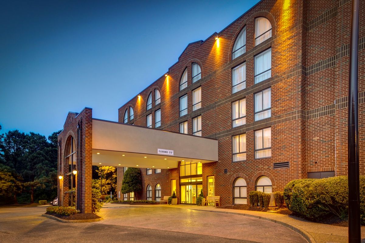 Embassy Suites Williamsburg — Williamsburg